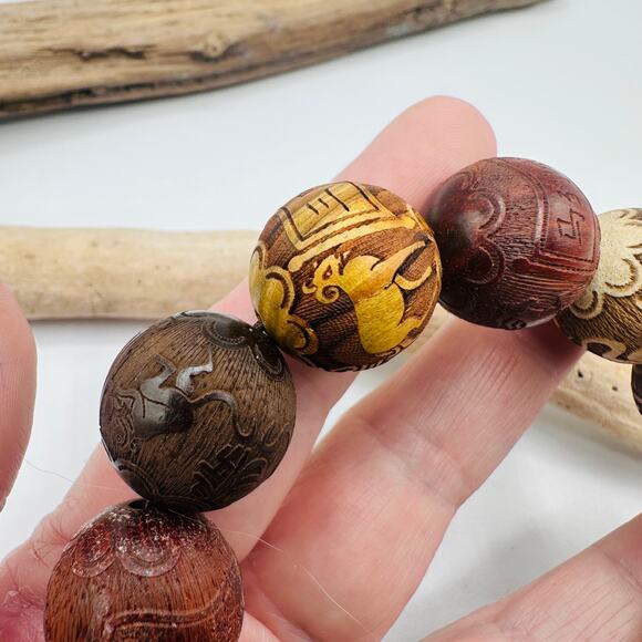 Hand-Carved Multicolor Sandalwood Blessing Bracelet - Picture 3 of 6
